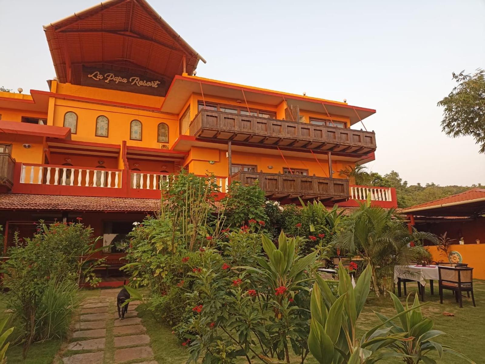 La Papa Resort Morjim Exterior foto