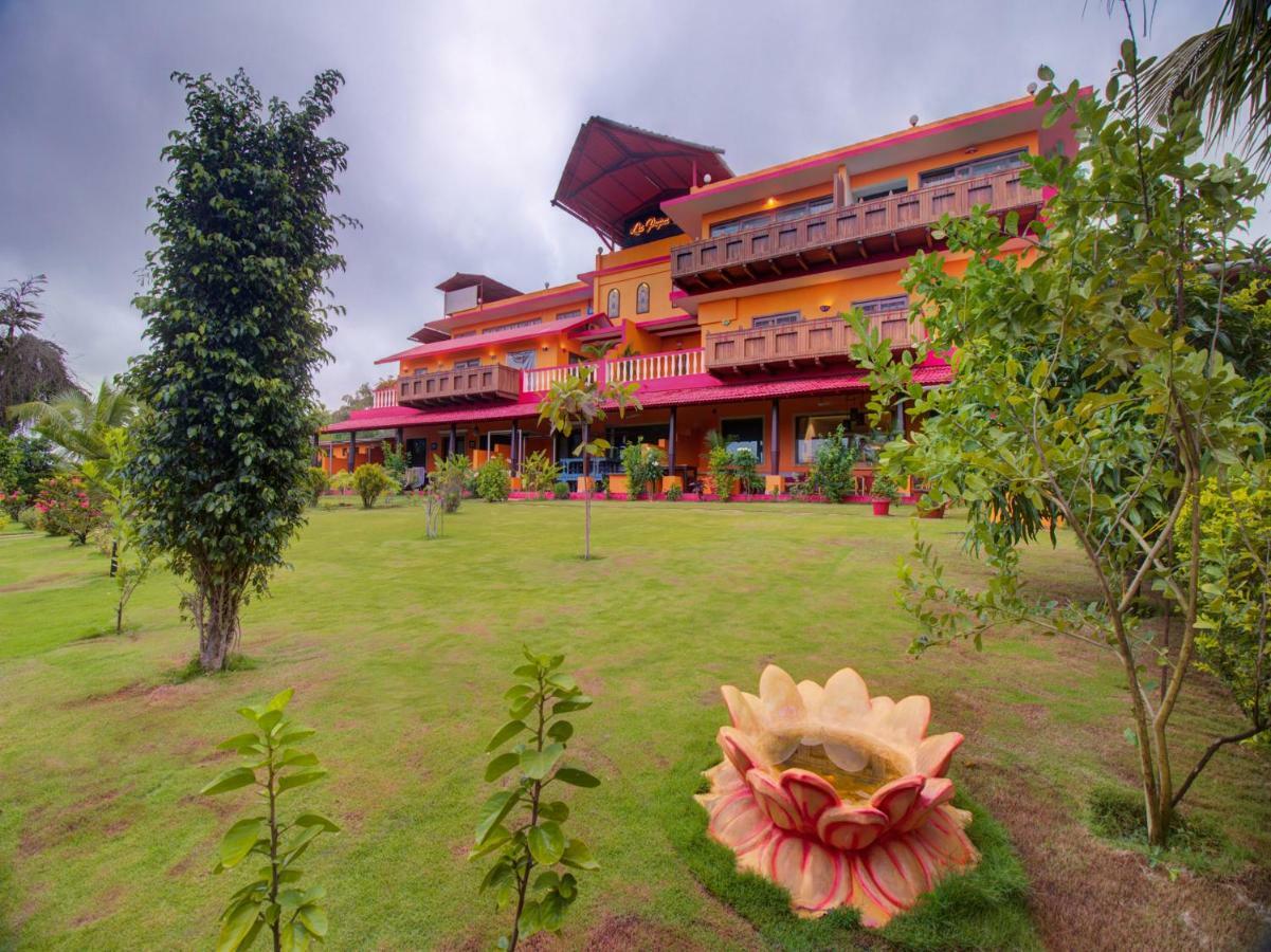 La Papa Resort Morjim Exterior foto