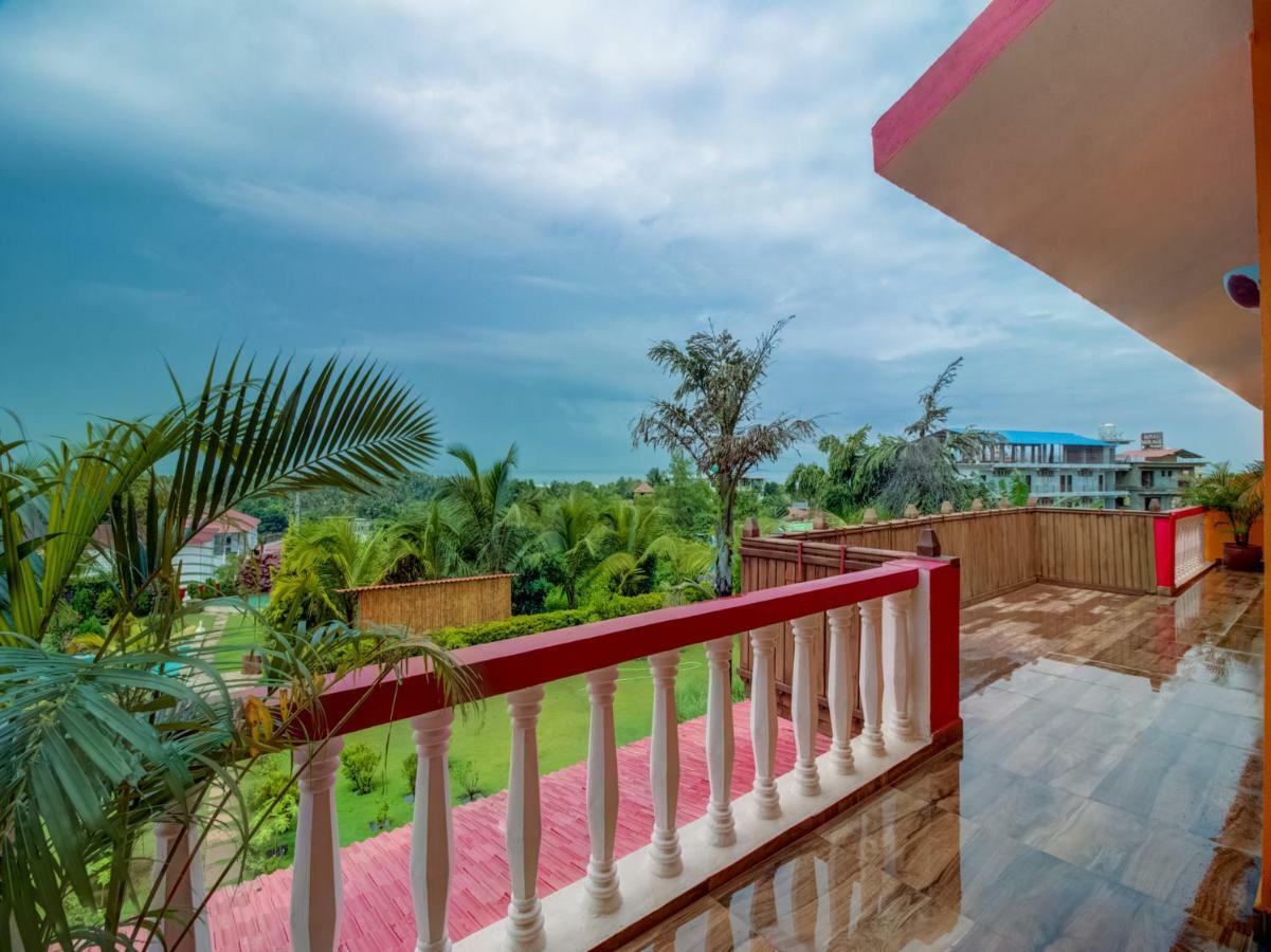 La Papa Resort Morjim Exterior foto